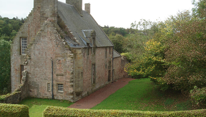 Stroll Down To Rosslyn Castle